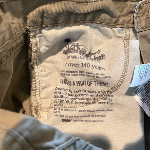 Men’s Khaki Levi’s Pants 31x30 - Picture 3 of 4